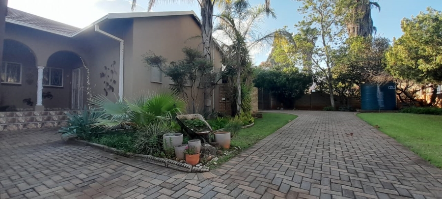 4 Bedroom Property for Sale in Wilkoppies North West